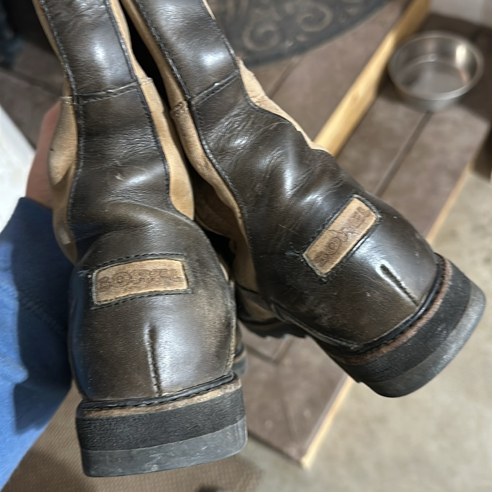 Well loved sorel saddle boots - Picture 4 of 6